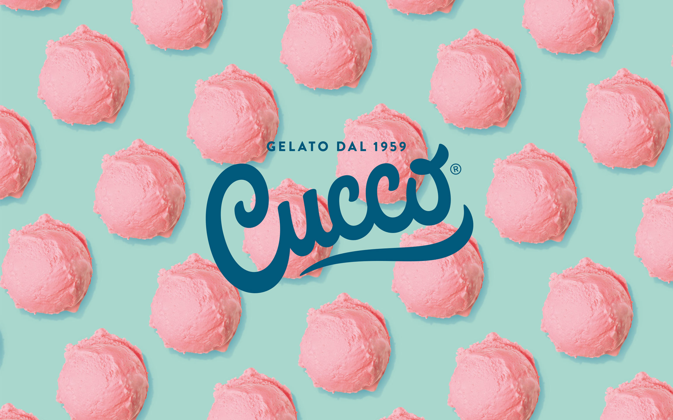 Cucco - Gelato dal 1959 - Logo auf hellgrünem Hintergrund mit rosanen Erdbeereiskugeln